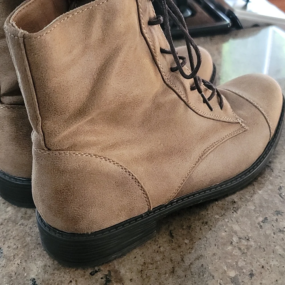 Boots - Picture 4 of 4